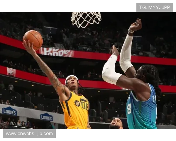 半场战罢爵士火力全开 领先黄蜂26分展现强势进攻 半场战罢爵士火力全开 领先黄蜂26分展现强势进攻