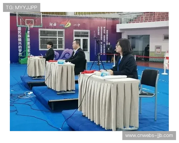 比赛现场裁判工作流程：三名裁判亮灯判定试举成功与否